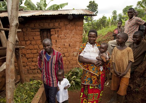 Smallholder family in Karausi Province, Burundi. <br/> Photo: ©IFAD/Susan Beccio