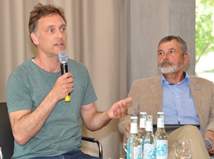 Carsten Pedersen of the Transnational Institute (left) and Werner Ekau of the Leibniz Centre for Tropical Marine Research discussing prospects for small-scale fisheries.