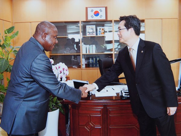 À l’occasion de la signature du protocole d’entente en automne de 2016 en Corée du Sud. <br/>Photo: Rural Development Administration (RDA)