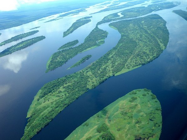 Aerial view of the Congo River. In the majority of rivers in the Global South water pollution has worsened since the 1990s. © UNEP