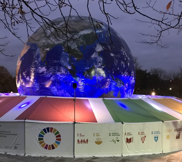 Dusk sets in over the globe at the Bonn Climate Conference. <br/> Photo: © Gianni Maier