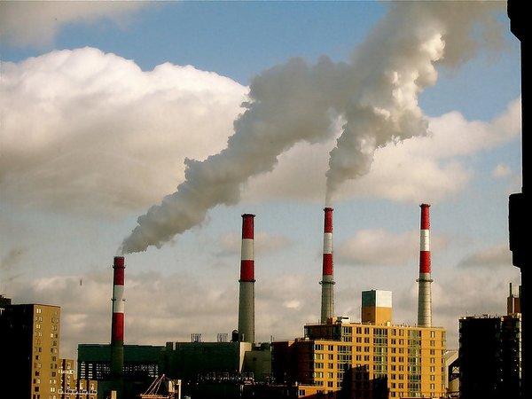Power plant: In 101 countries (representing 50 per cent of global emissions) emissions increased in the presence of growing GDP. <br/> Photo: Wladimir Labeikovsky (flickr)
