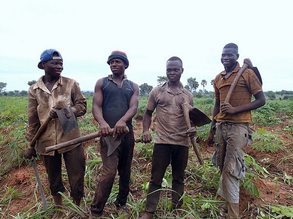 Young farm workers in Ghana<br/>Photo: © sicrump (flickr)