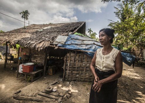 Woman in Taung Ywar Village, Maungdaw, Myanmar: Smallholders are hardest hit by climate shocks. <br/> Photo: © FAO/Hkun Lat