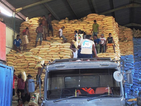 Bags of rice being unloaded at a warehouse in Dili, East Timor <br/>Photo: © David Stanley (flickr)