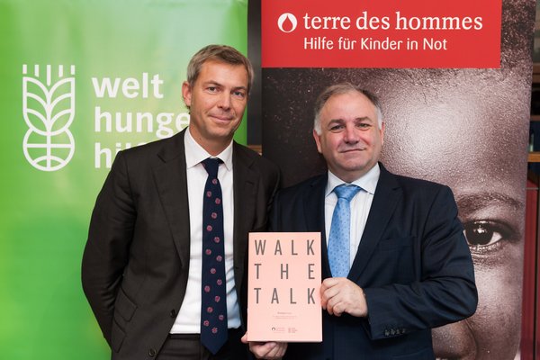 Jörg Angerstein, Board spokesman of terre des hommes (r) and Dr Till Wahnbaeck (l), Chair of Welthungerhilfe at the presentation of ‘Kompass 2030’. <br\> Photo: © Welthungerhilfe