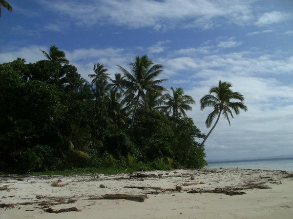 Coastal area, Fiji: Climate action needs to be enhanced to save small islands like Fiji. <br/> Photo: Frontier official/Conor Meikleham (flickr)